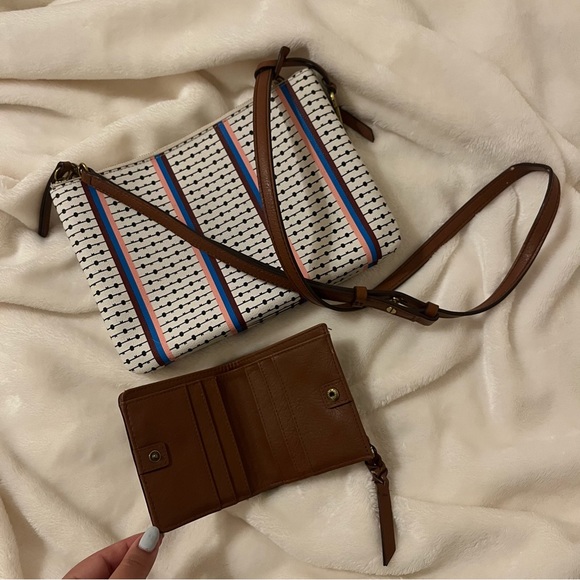 Fossil | Matching Purse and Wallet - Picture 3 of 16